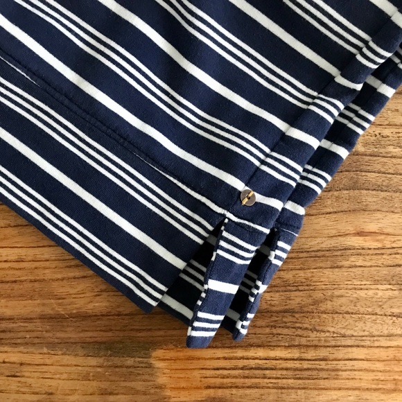 Levi’s Top ✨ - Picture 7 of 7